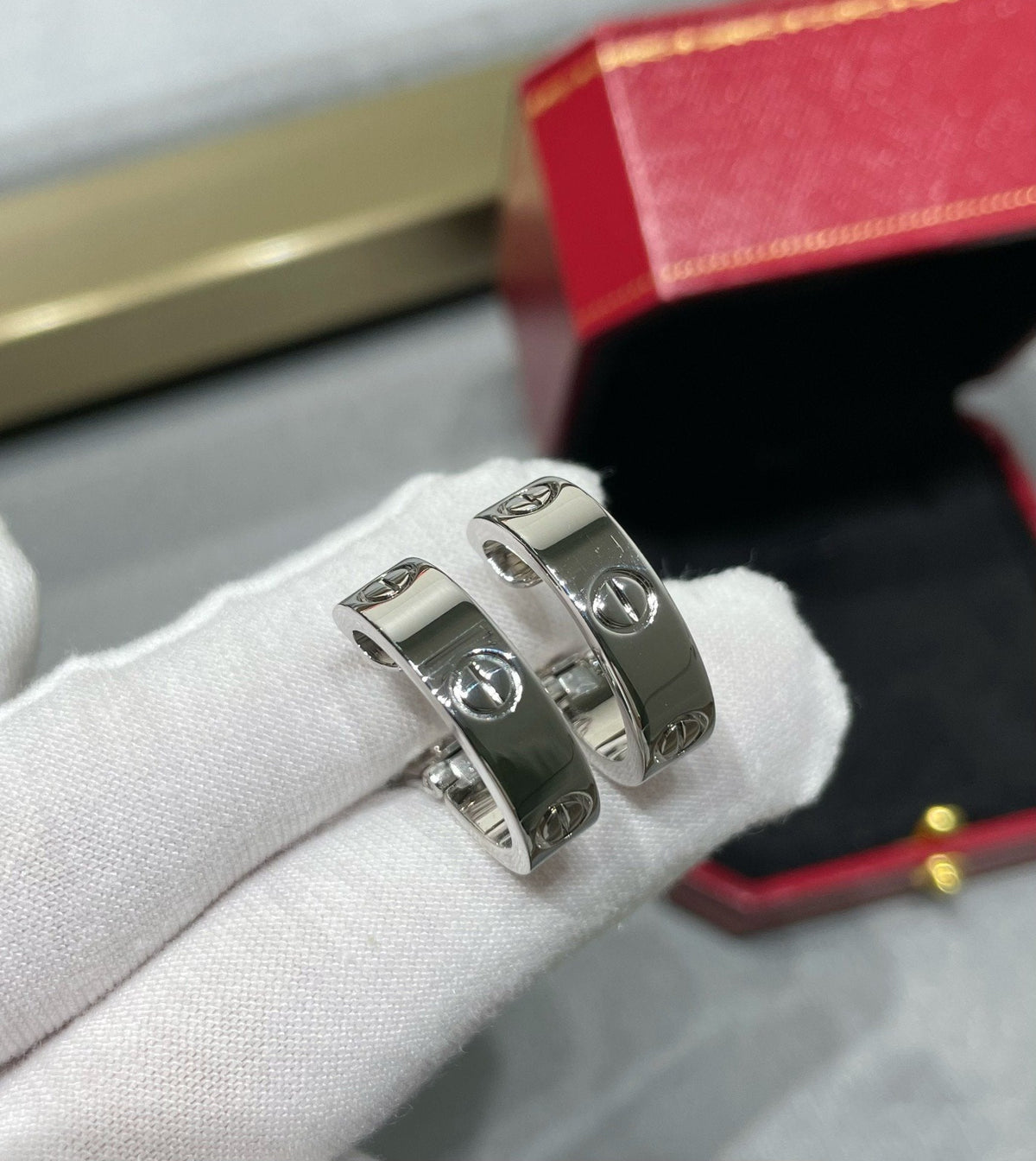 [Cyra]  LOVE 5.5MM EARRINGS