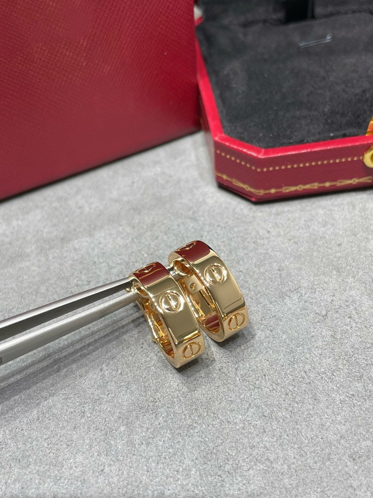 [Cyra]  LOVE 5.5MM EARRINGS