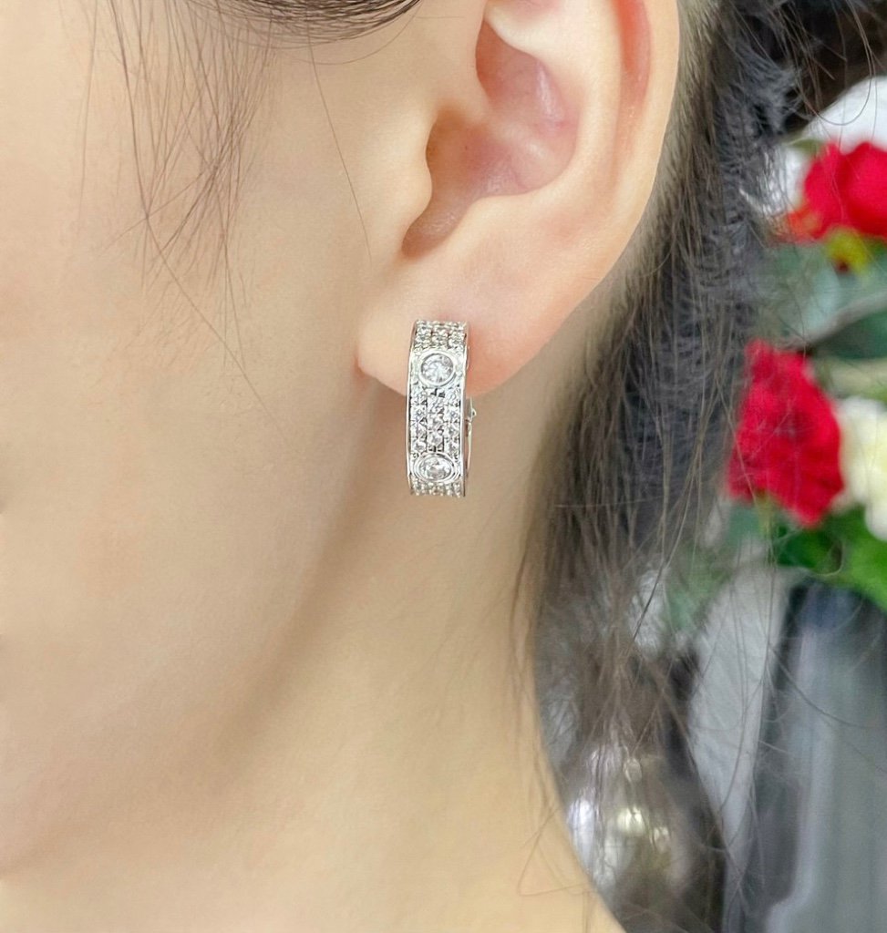 [Cyra]  LOVE 5.5MM DIAMOND PAVED EARRINGS