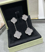 [Cyra] CLOVER 2 MOTIVE DIAMANT-PAVÉ-OHRRINGE AUS SILBER