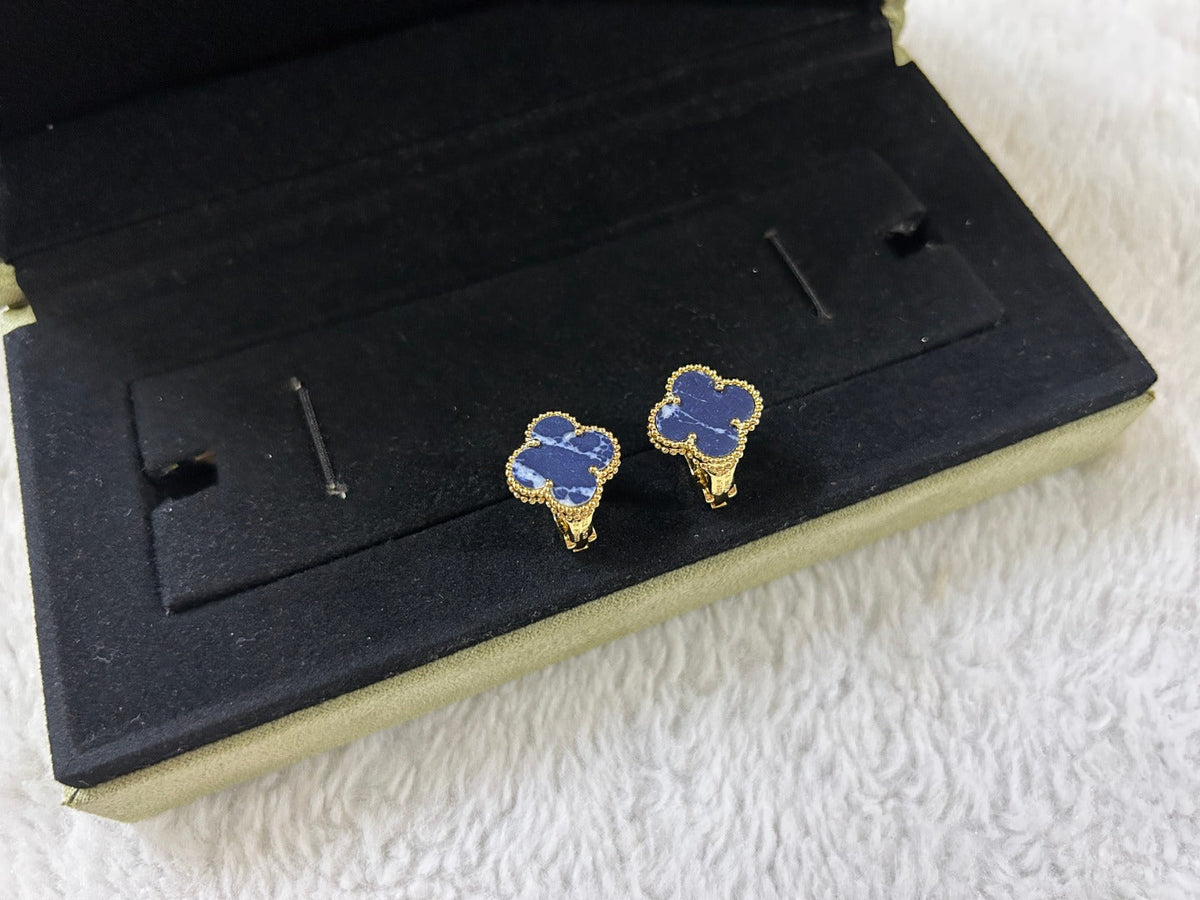 [Cyra]  CLOVER PIETERSITE MEDIUM STUD EARRINGS