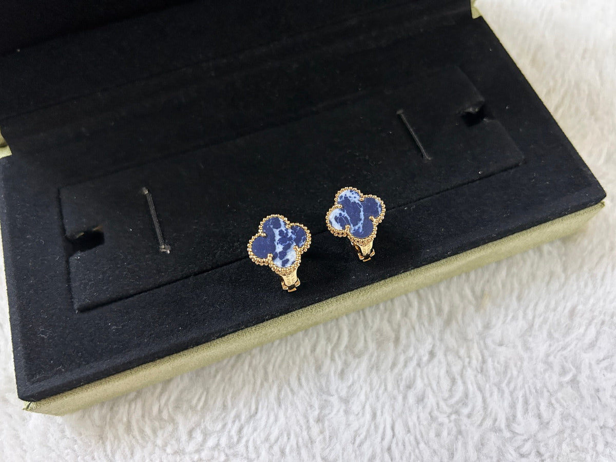 [Cyra]  CLOVER PIETERSITE MEDIUM STUD EARRINGS
