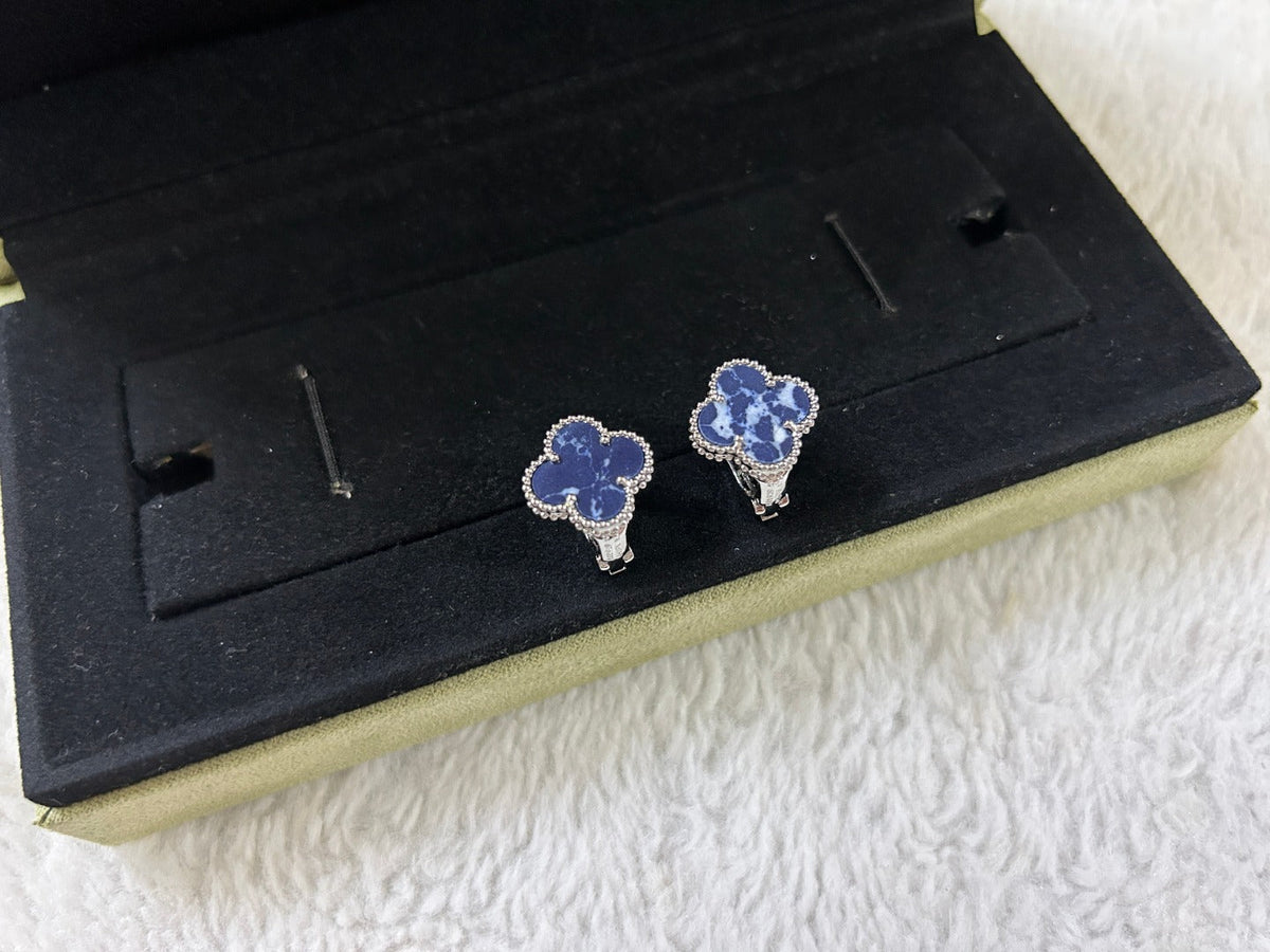 [Cyra]  CLOVER PIETERSITE MEDIUM STUD EARRINGS