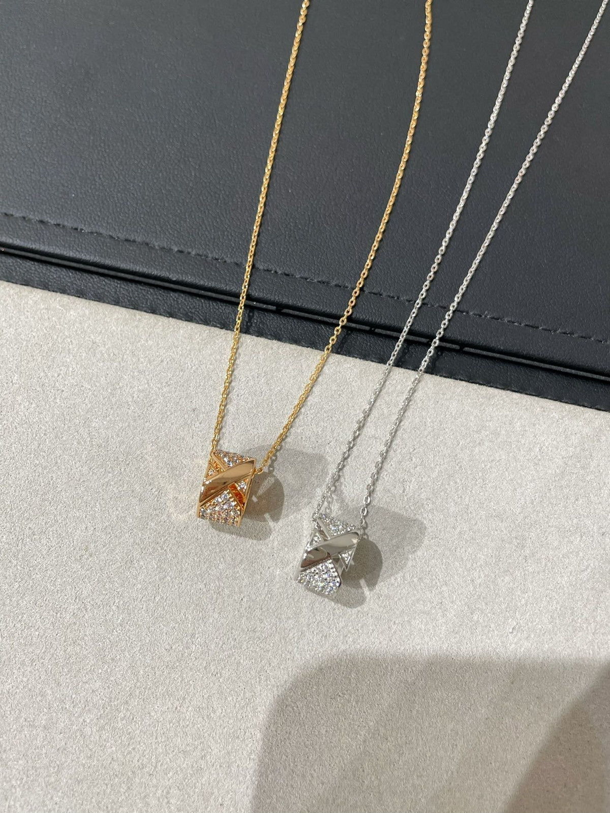 [Cyra]  LIENS EVIDENCE DIAMOND PAVED NECKLACE
