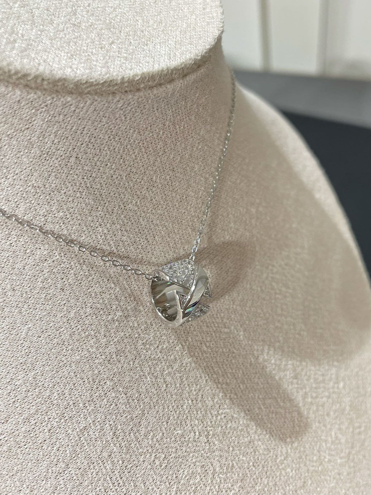 [Cyra]  LIENS EVIDENCE DIAMOND PAVED NECKLACE
