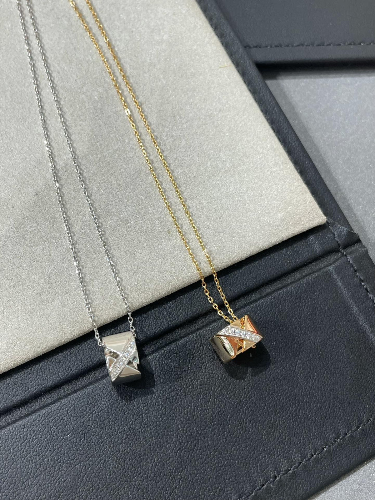 [Cyra]  LIENS EVIDENCE DIAMOND NECKLACE