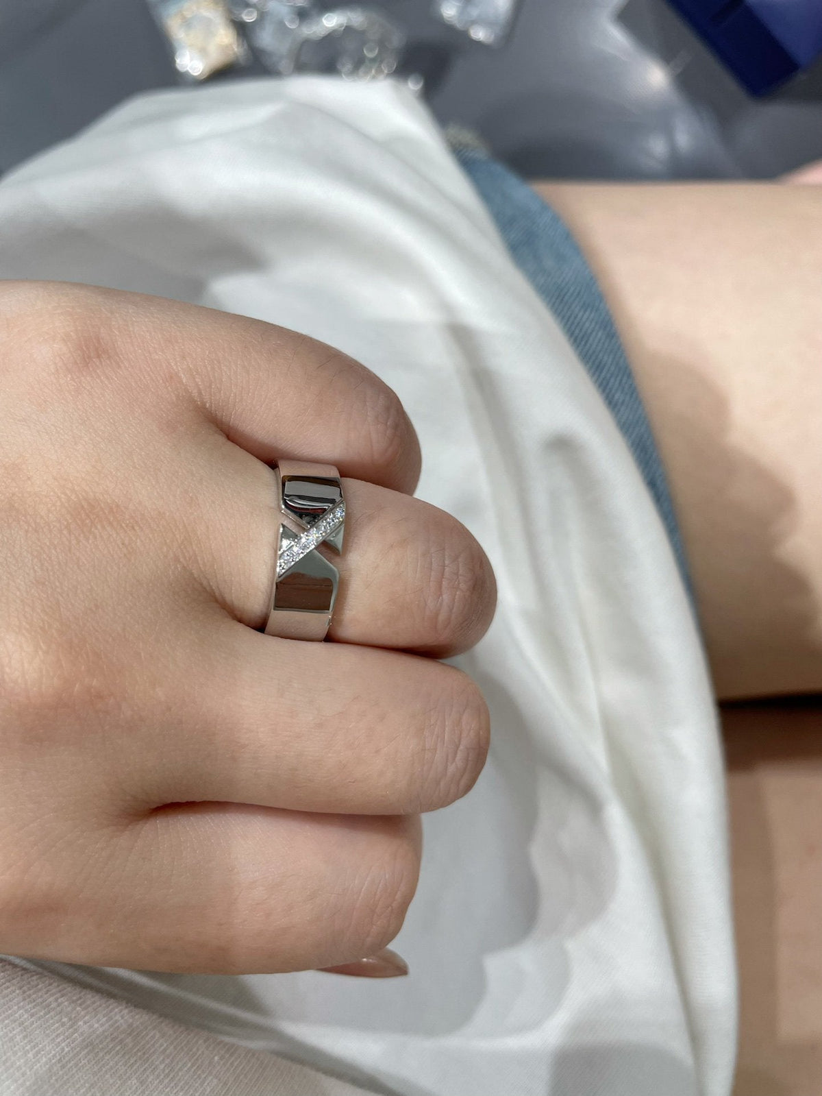 [Cyra]  LIENS EVIDENCE DIAMANTRING
