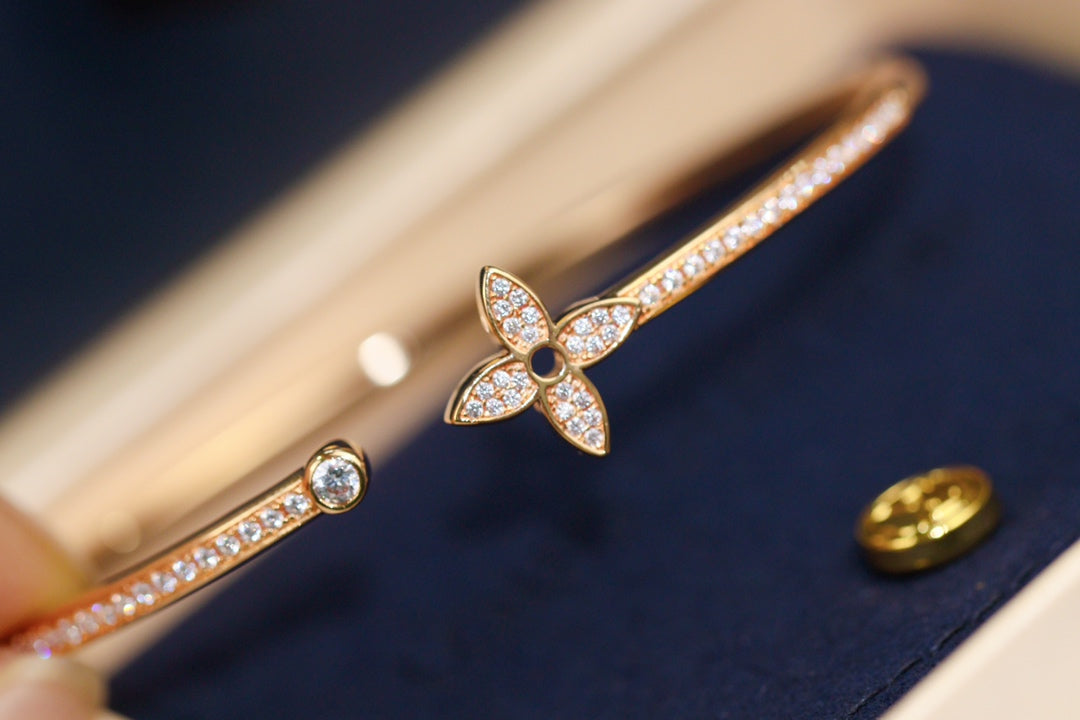 [Cyra]  IDYLLE PINK GOLD OPEN BRACELET DIAMOND PAVED