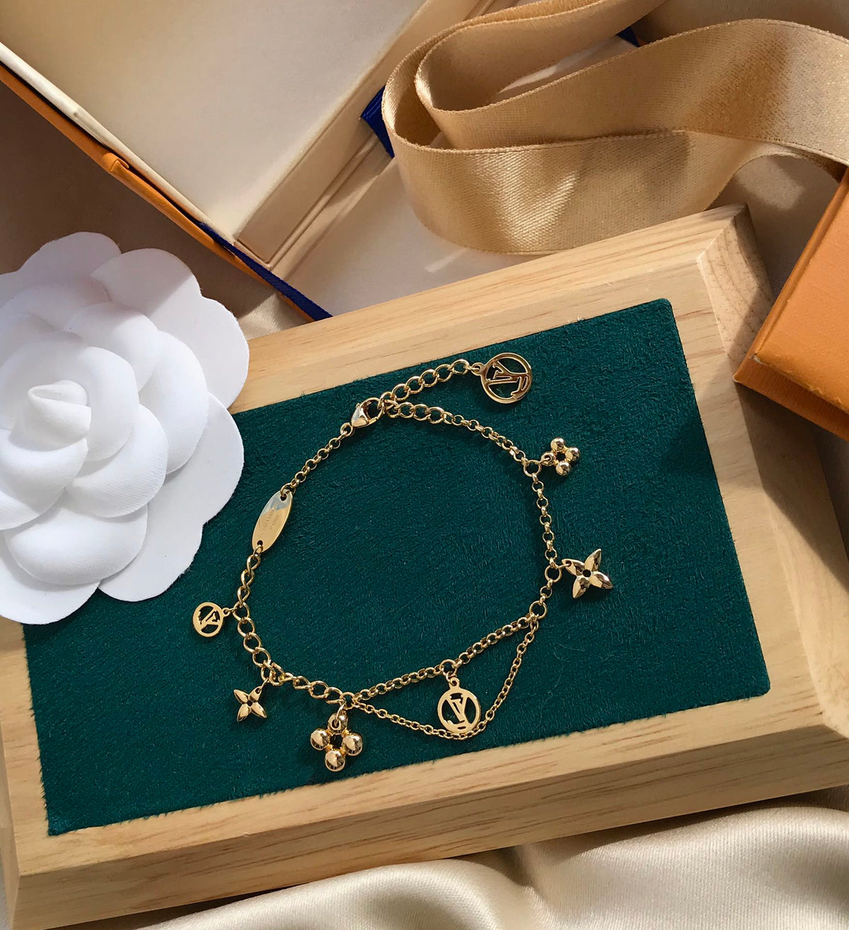 [Cyra]  BLOOMING PINK GOLD MOP BRACELET