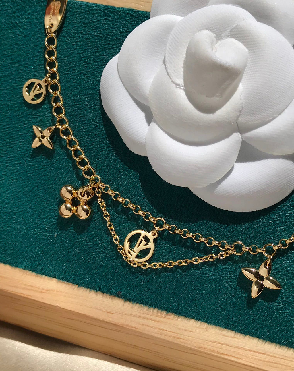 [Cyra]  BLOOMING PINK GOLD MOP BRACELET