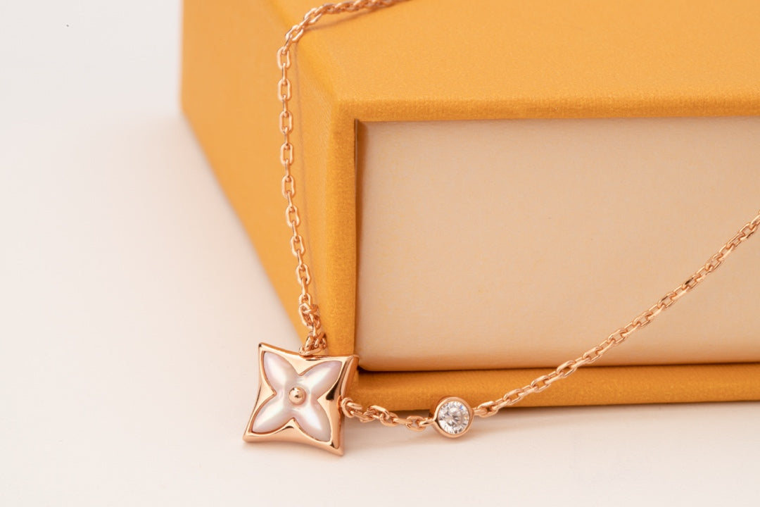 [Cyra]  STAR PINK MOP 1 DIAMOND PINK GOLD NECKLACE