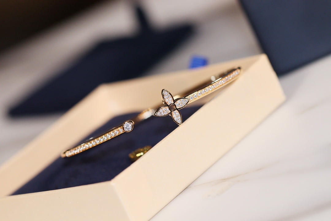 [Cyra]  IDYLLE GOLD OPEN BRACELET DIAMOND PAVED