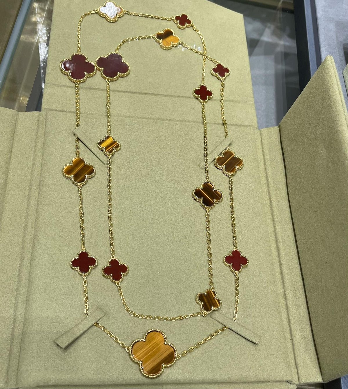 [Cyra]  CLOVER 16 MOTIF CARNELIAN TIGER EYE ROSE GOLD NECKLACE