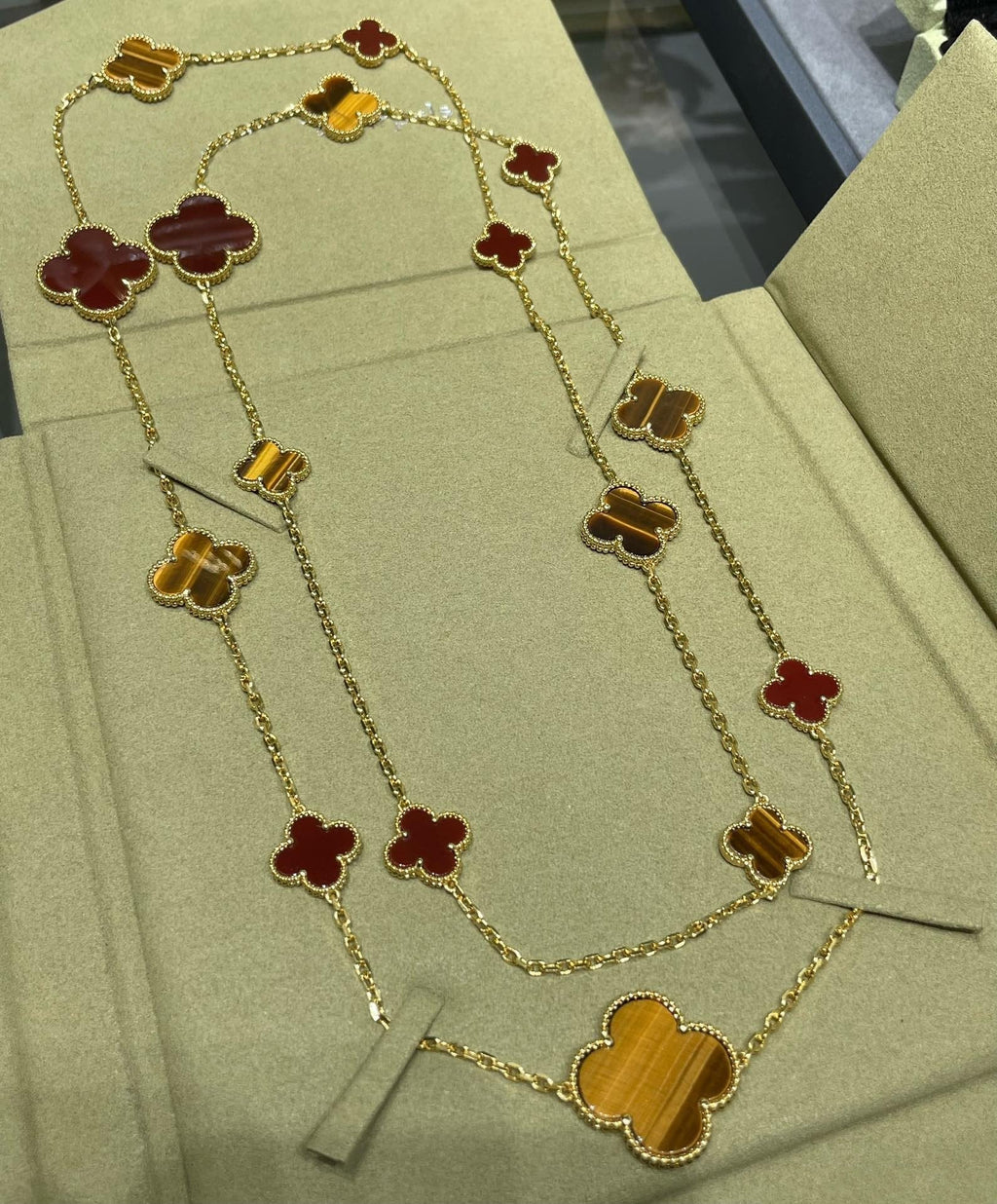 [Cyra]  CLOVER 16 MOTIF CARNELIAN TIGER EYE ROSE GOLD NECKLACE