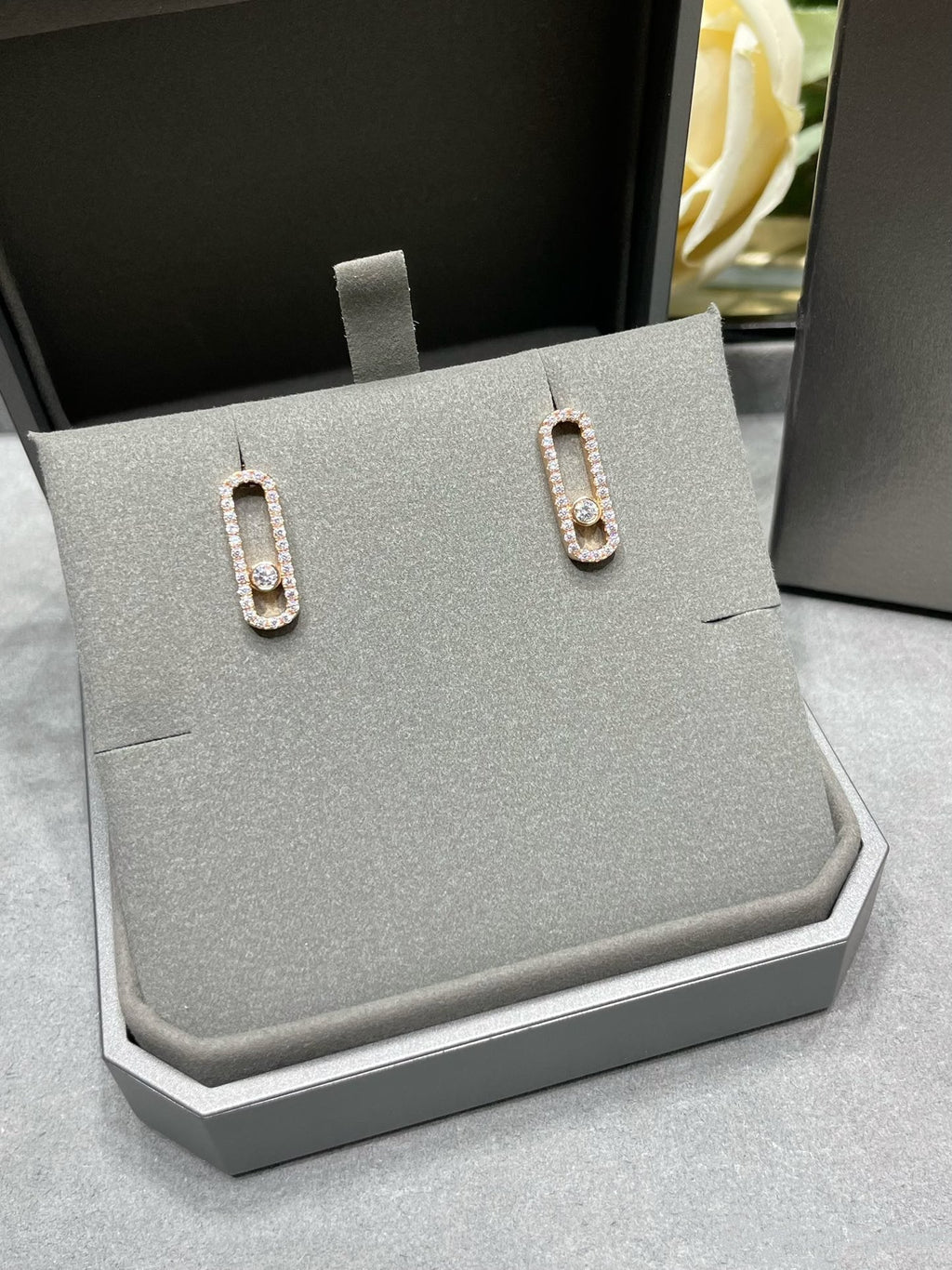 [Cyra] MOVE UNO STUD DIAMOND PAVED EARRINGS