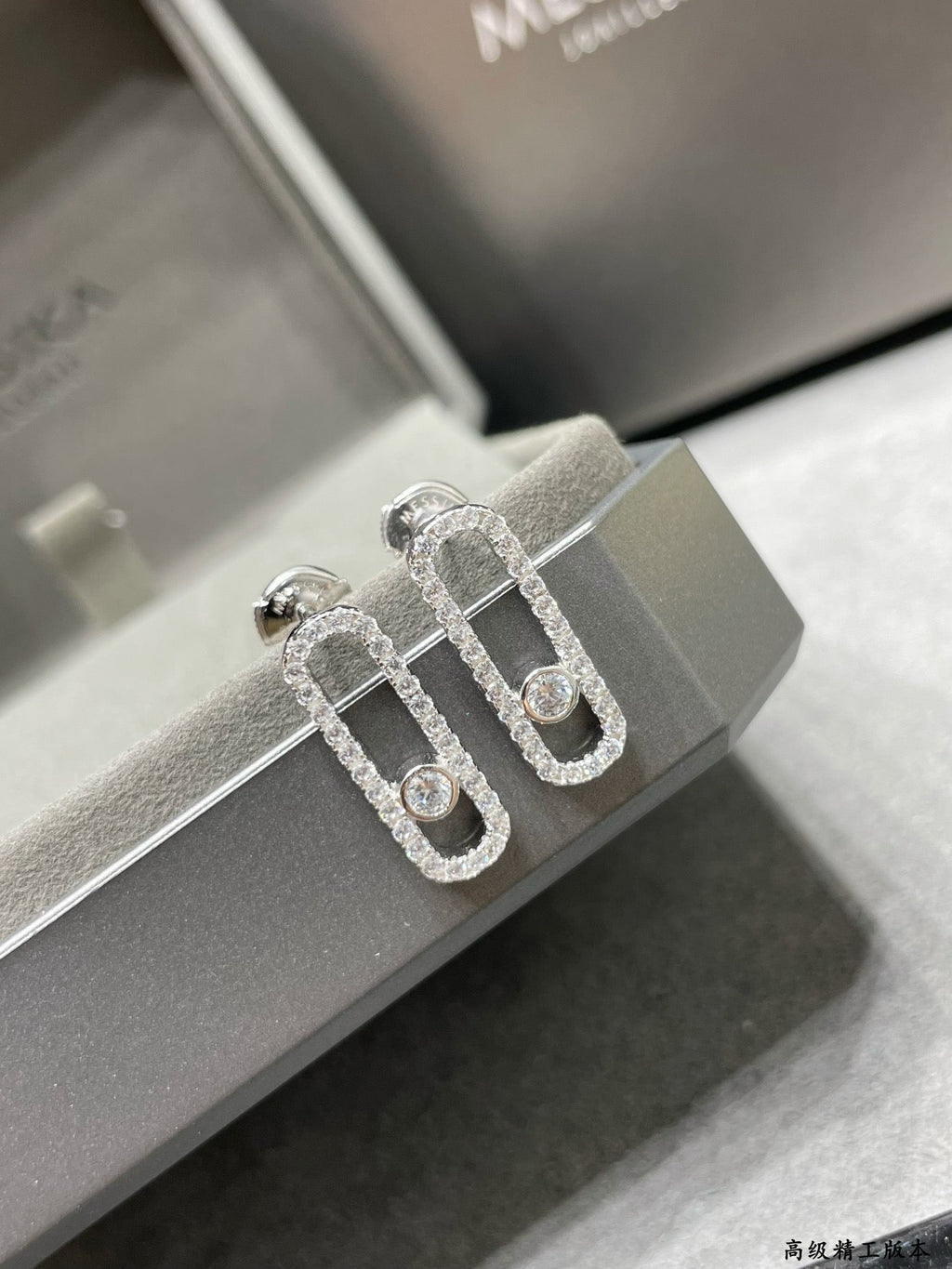 [Cyra] MOVE UNO STUD DIAMOND PAVED EARRINGS