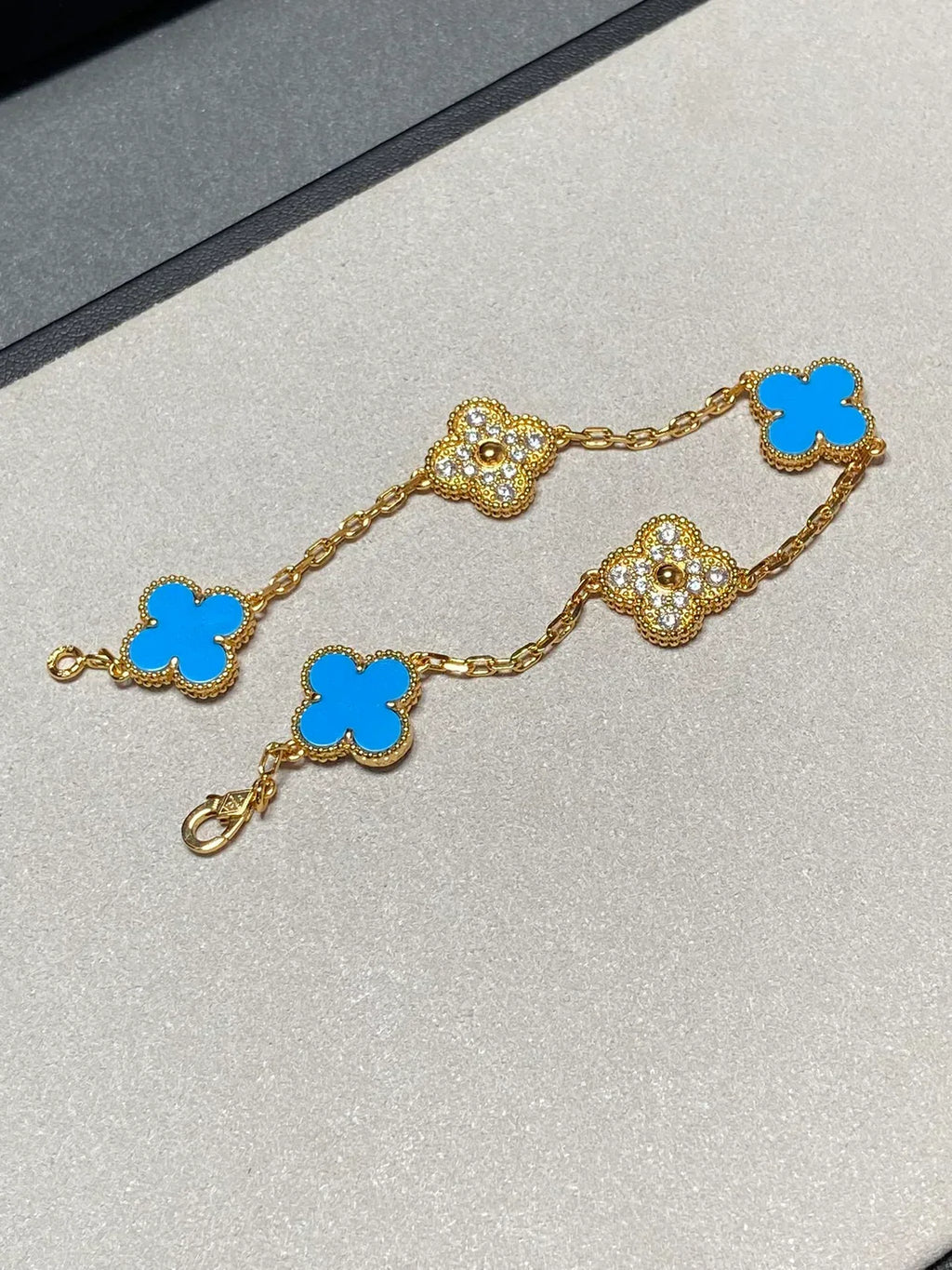 [Cyra] Neue CLOVER 5 MOTIF BLAUER ACHAT ARMBAND-KOLLEKTION