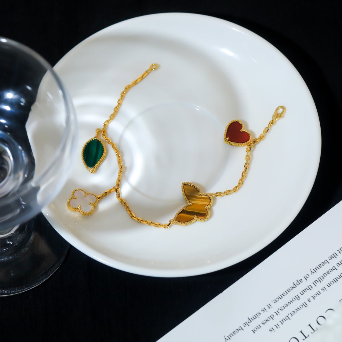 [Cyra]  ラッキー スプリング 5モチーフ ゴールド ブレスレット