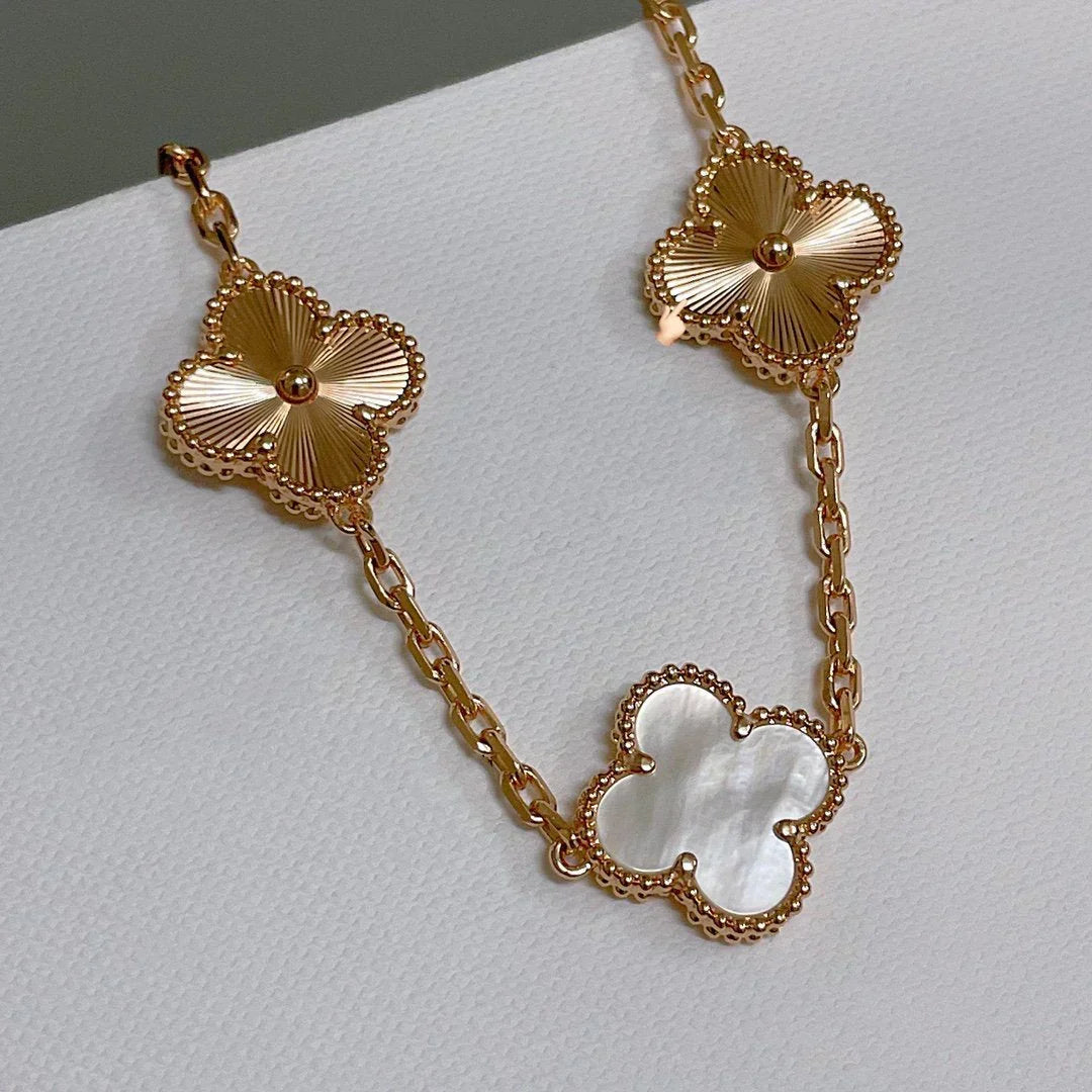 [Cyra] New CLOVER WHITE PEARL MOP 5 MOTIF BRACELET COLLECTION