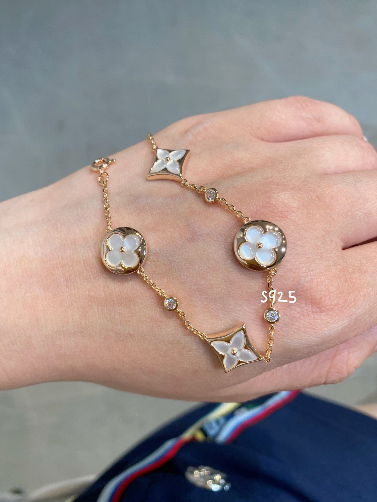 [Cyra]  STAR AND SUN 4 MOTIF WHITE MOP PINK GOLD BRACELET