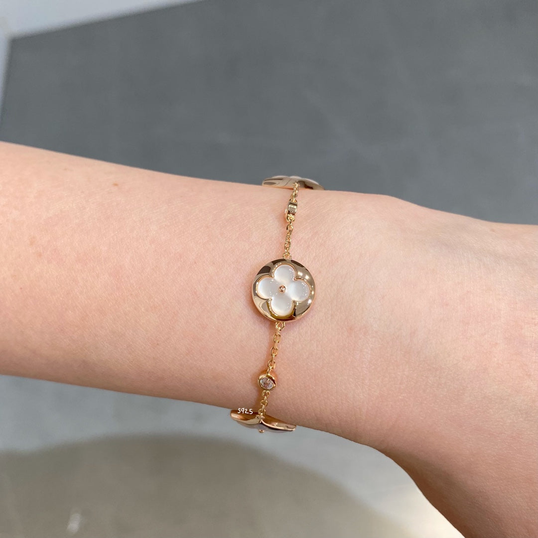 [Cyra]  STAR AND SUN 4 MOTIF WHITE MOP PINK GOLD BRACELET