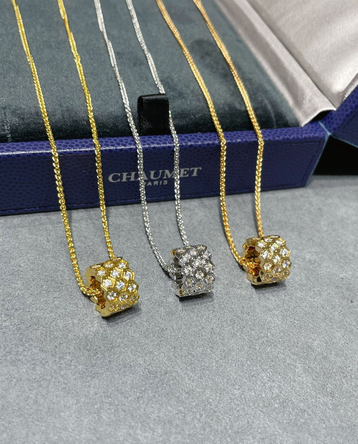 [Cyra]  BEE LOVE DIAMOND PAVED 3 ROW NECKLACE