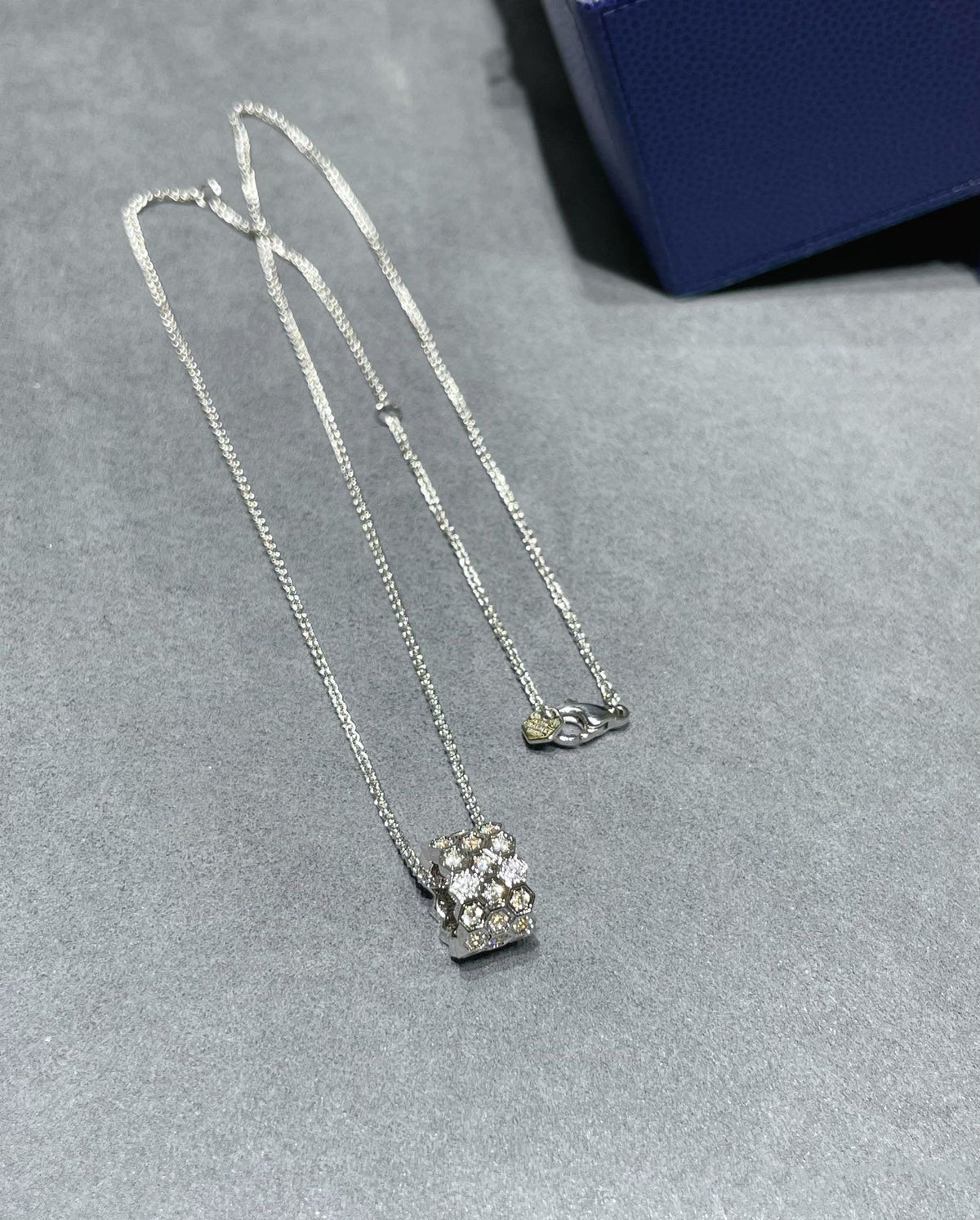 [Cyra]  BEE LOVE DIAMOND PAVED 3 ROW NECKLACE