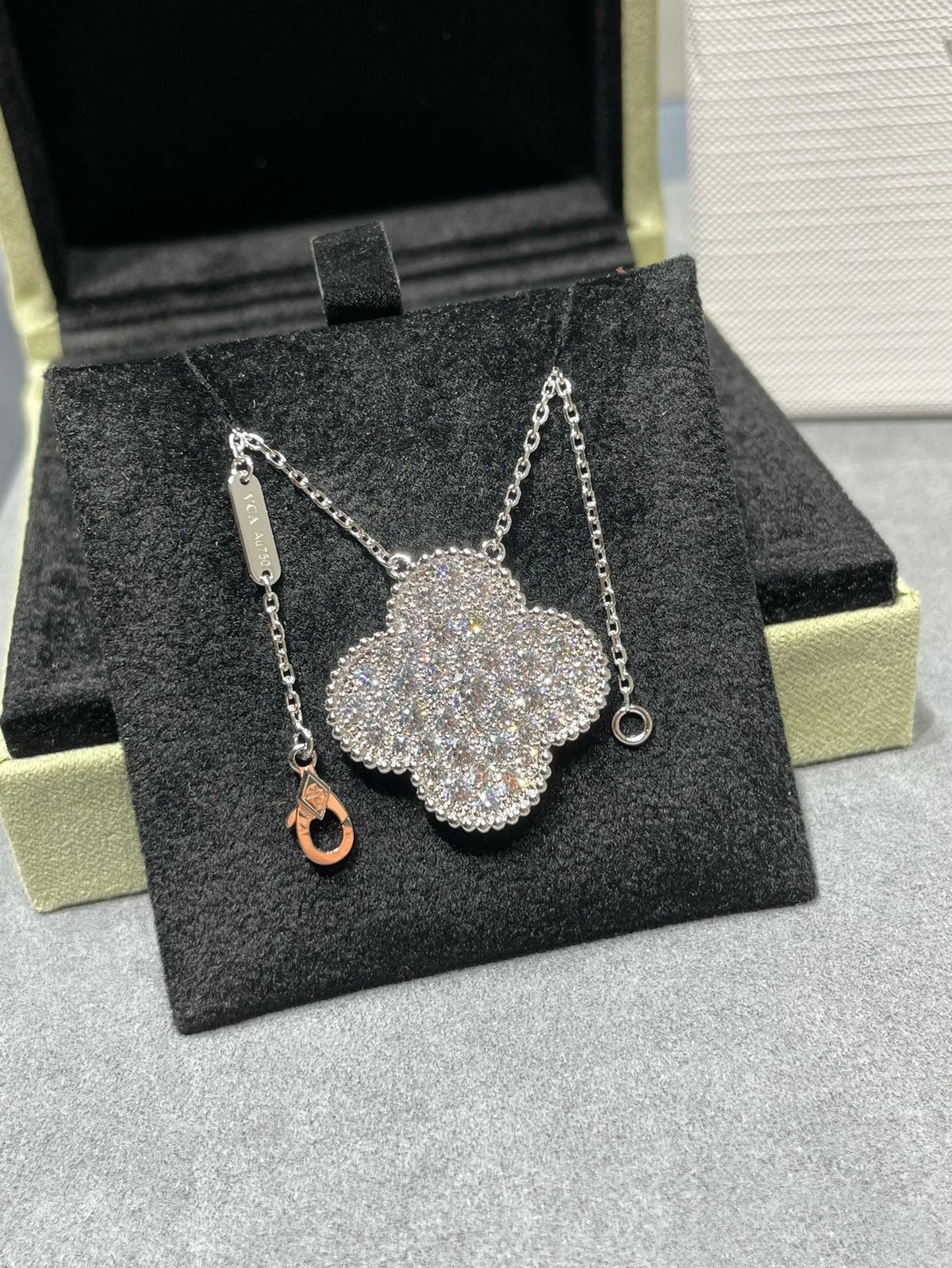 [Cyra]  CLOVER 25MM LARGE PENDANT DIAMOND PAVED SILVER NECKLACE