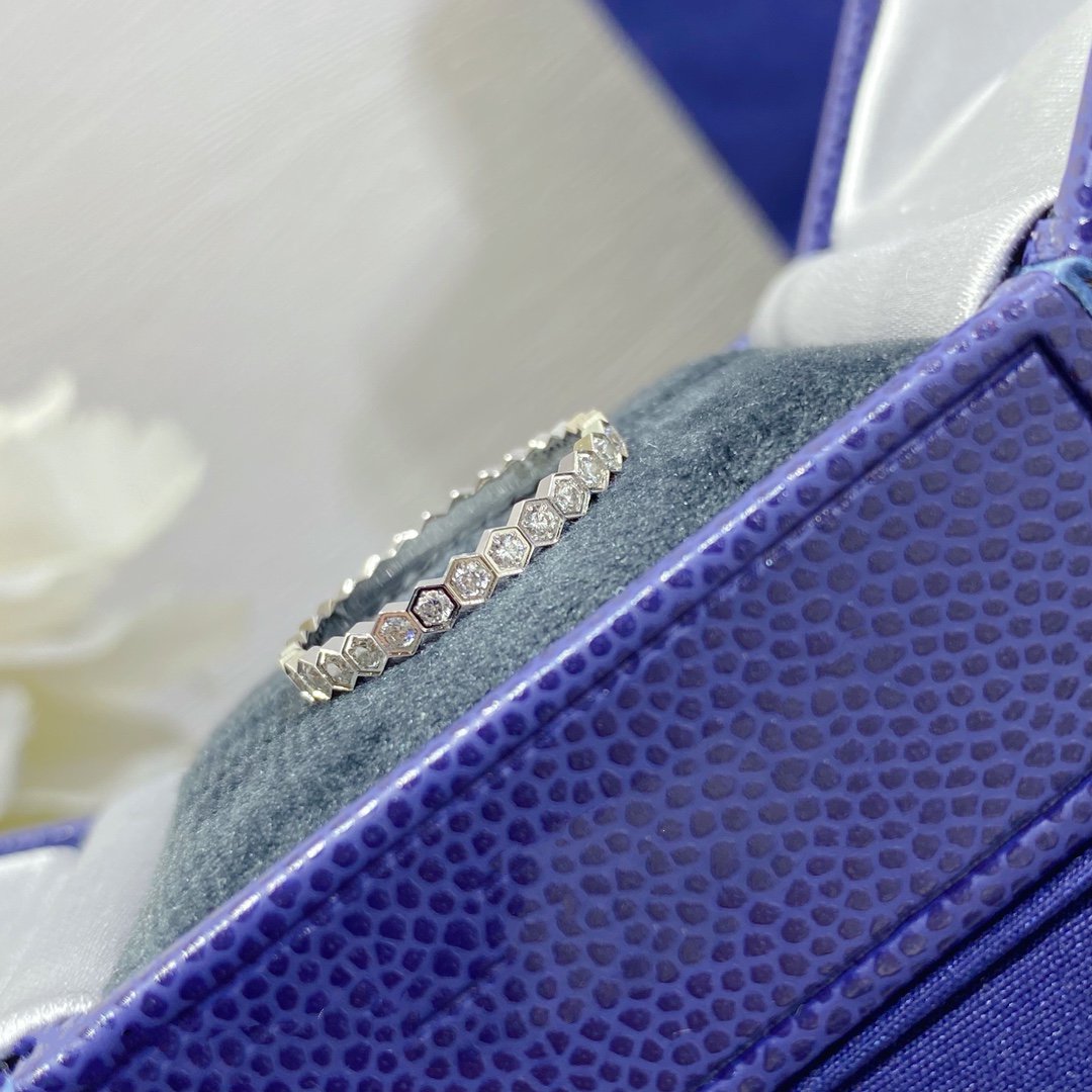[Cyra]  BEE LOVE DIAMOND PAVED SMALL RING
