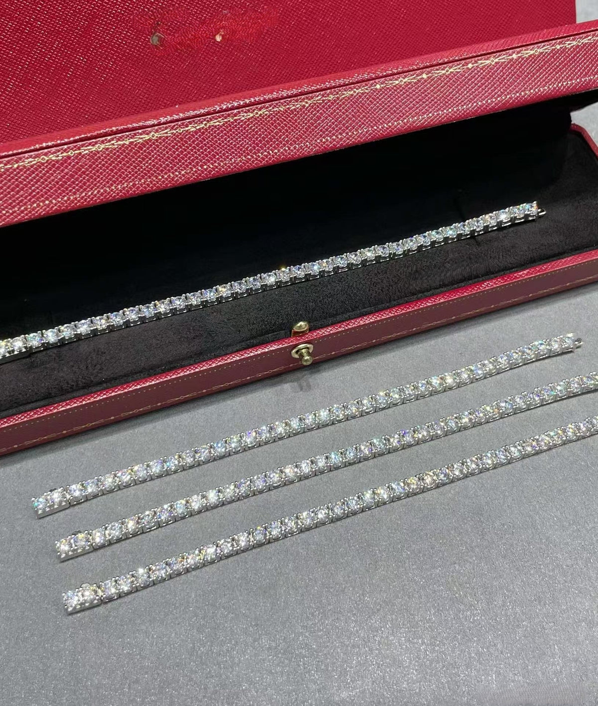 [Cyra] TENNIS BRACELET WITH FULL DIAMOND SETTING