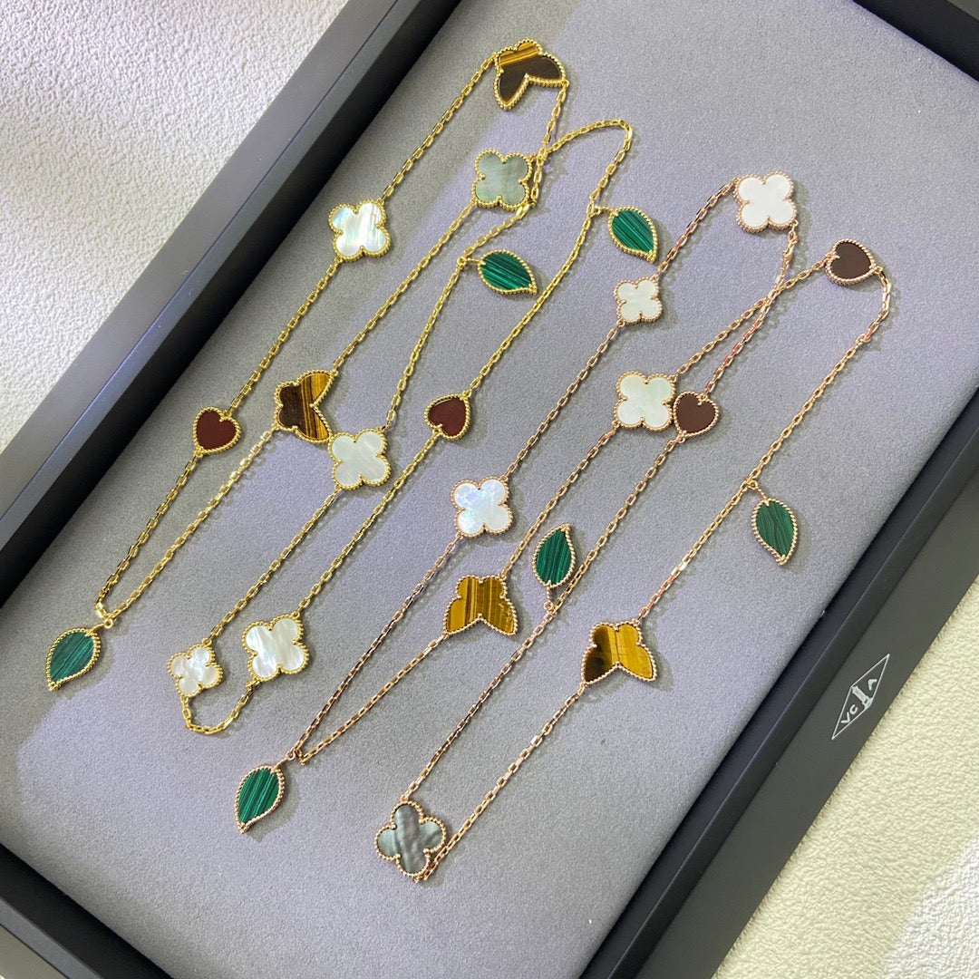 {
  "Cyra": "Lucky Alhambra lange Halskette - 12 Designs"
}