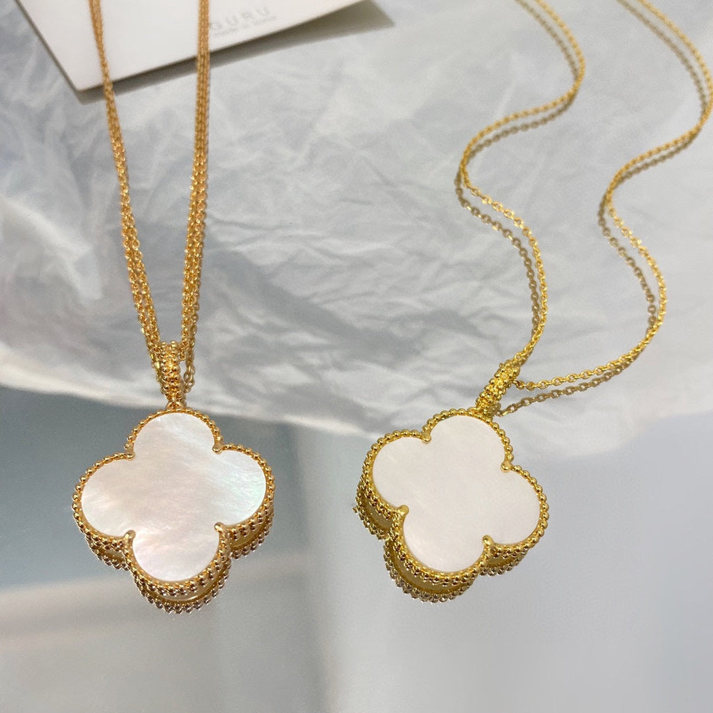 [Cyra]  CLOVER 25MM MOP LARGE PENDANT NECKLACE