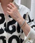 [Cyra] 2026 ARMBAND-SET MIT GEFLECHTEM MUSTER UND VOLLSTÄNDIGEM DIAMANTBESATZ, DREIFARBIG