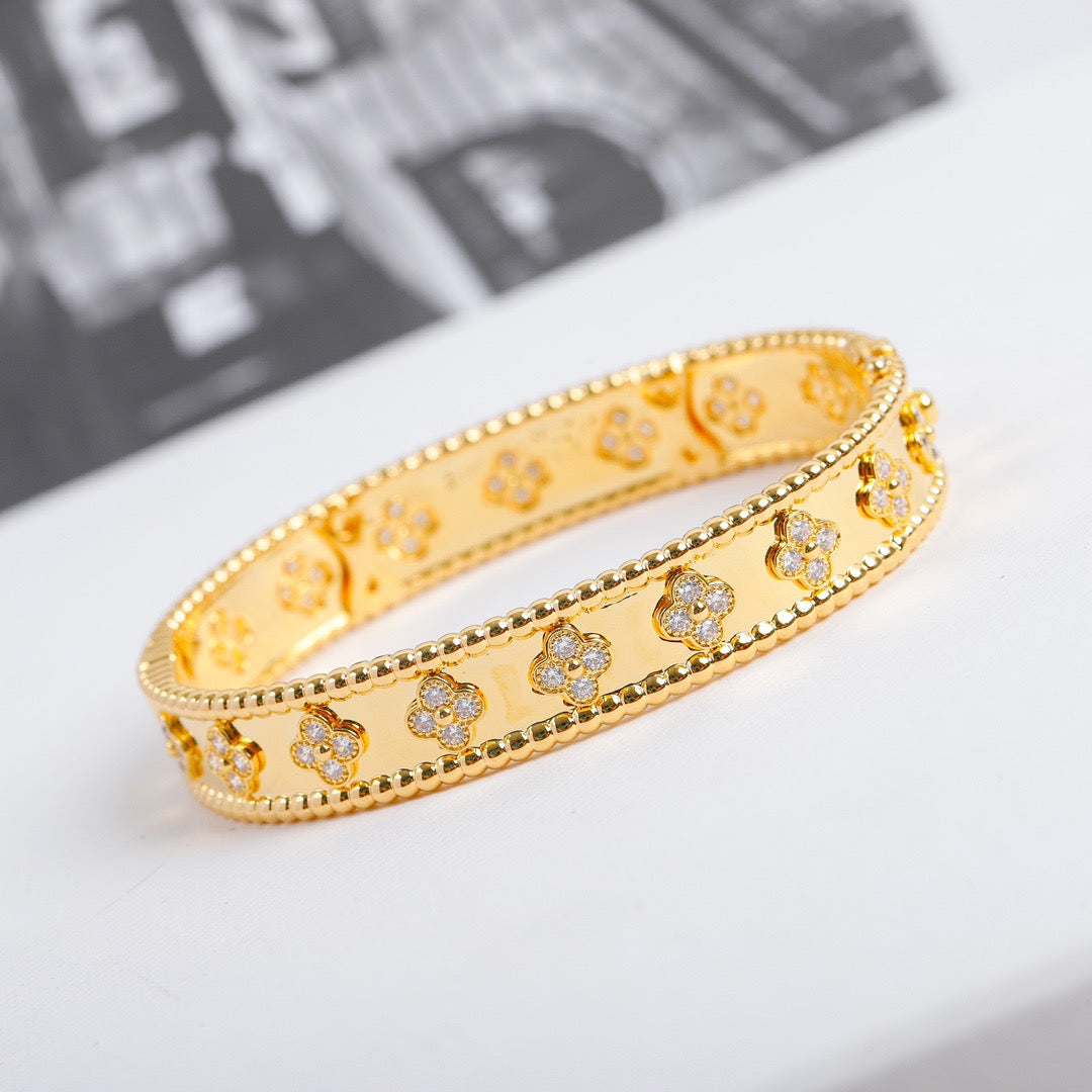 [Cyra]  KLEEBLATT-ARMBAND 8MM DIAMANTEN