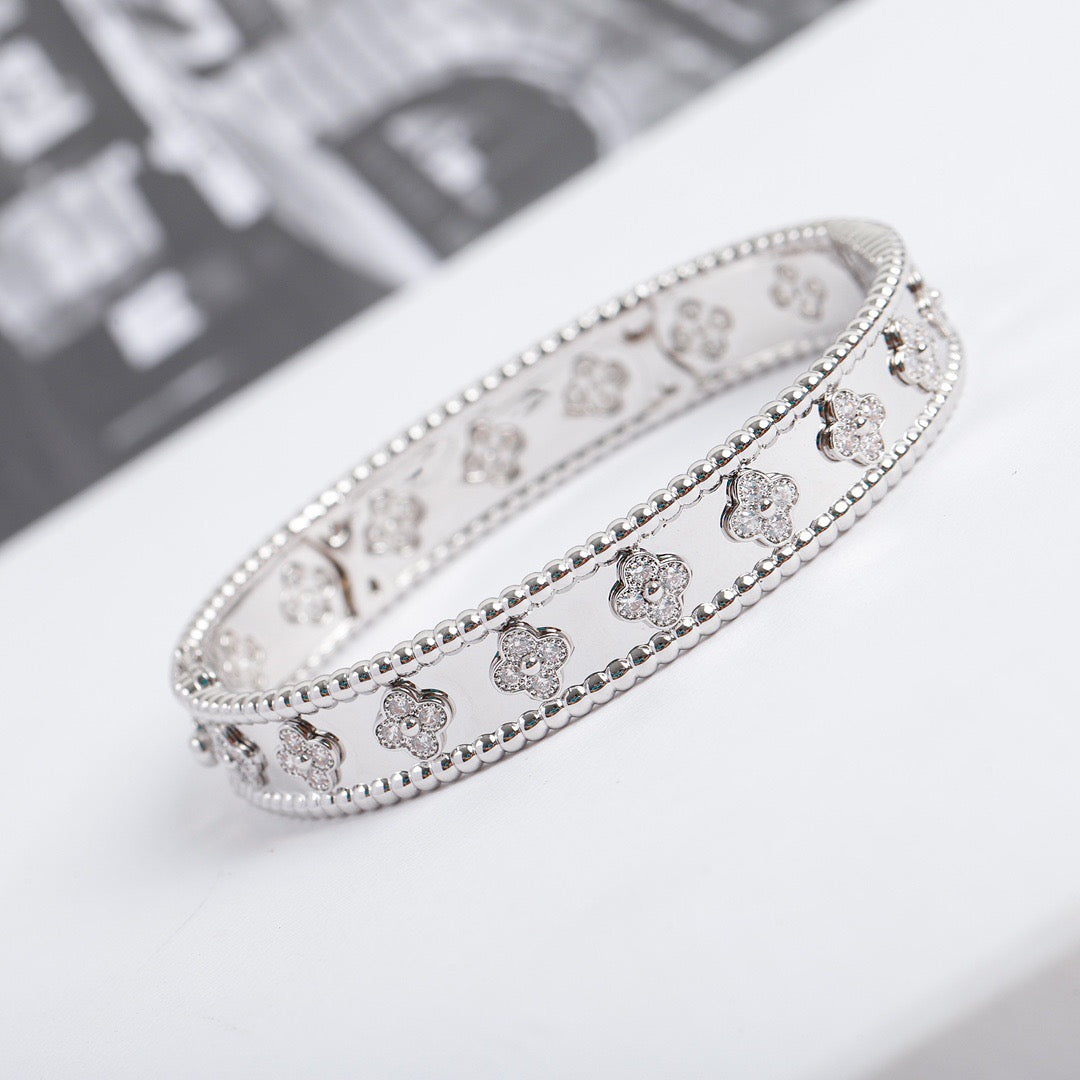 [Cyra]  KLEEBLATT-ARMBAND 8MM DIAMANTEN
