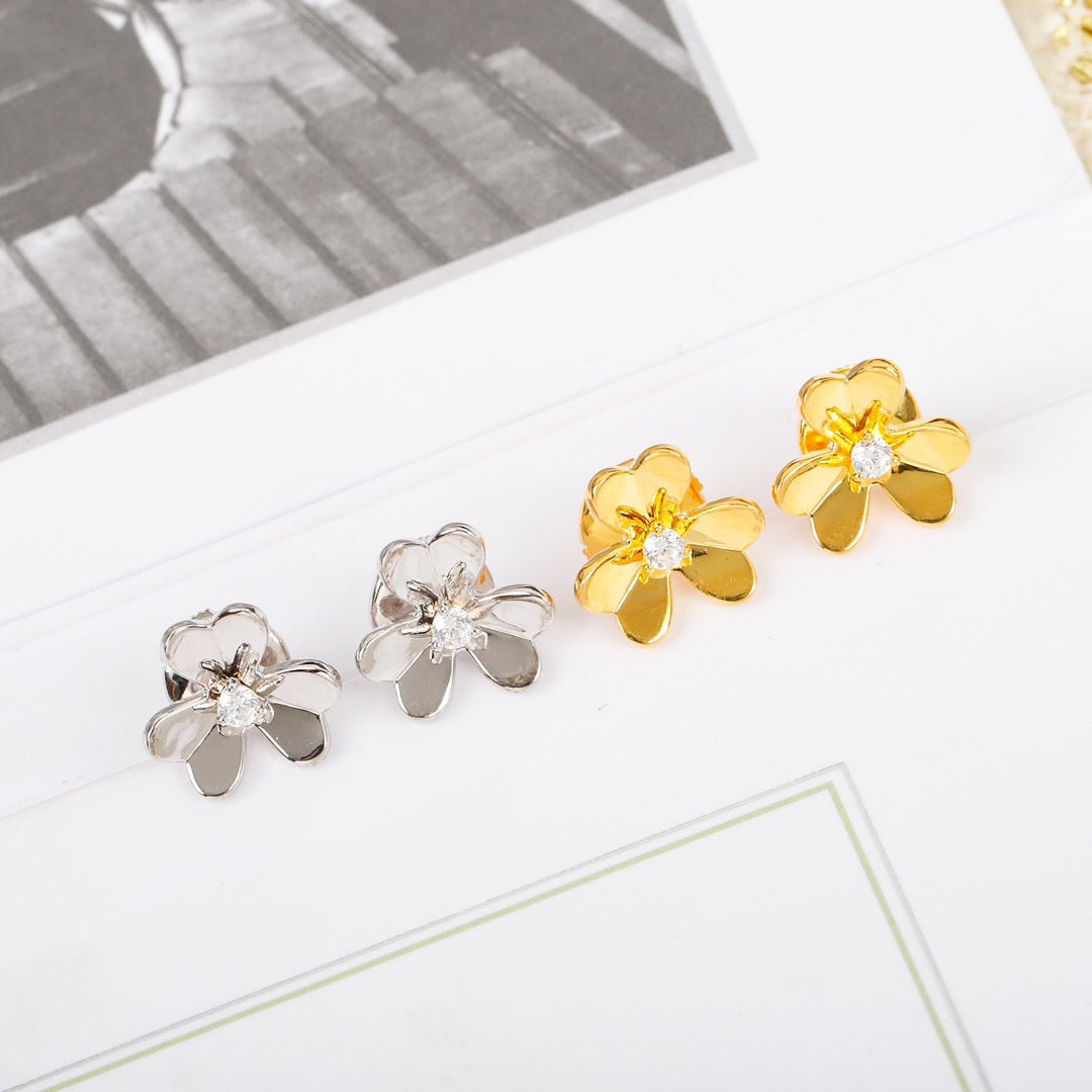 [Cyra]  FRIVOLE MINI FLOWER EARRINGS