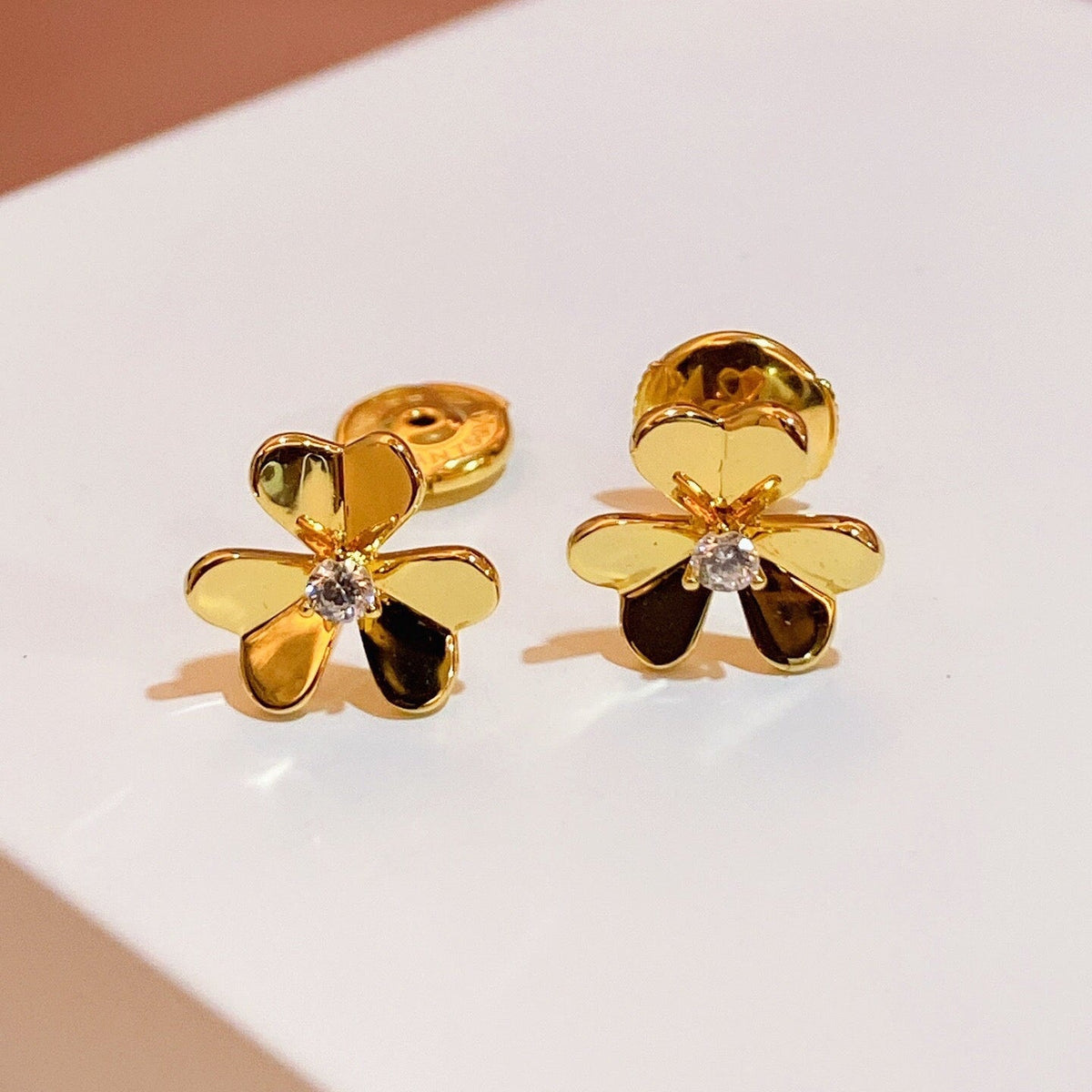 [Cyra]  FRIVOLE MINI FLOWER EARRINGS