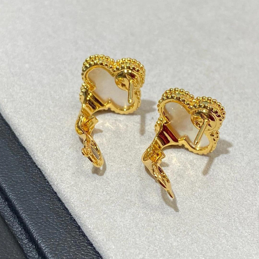 [Cyra]  CLOVER LARGE (20mm) 1 MOTIFS WHITE MOP STUD EARRINGS