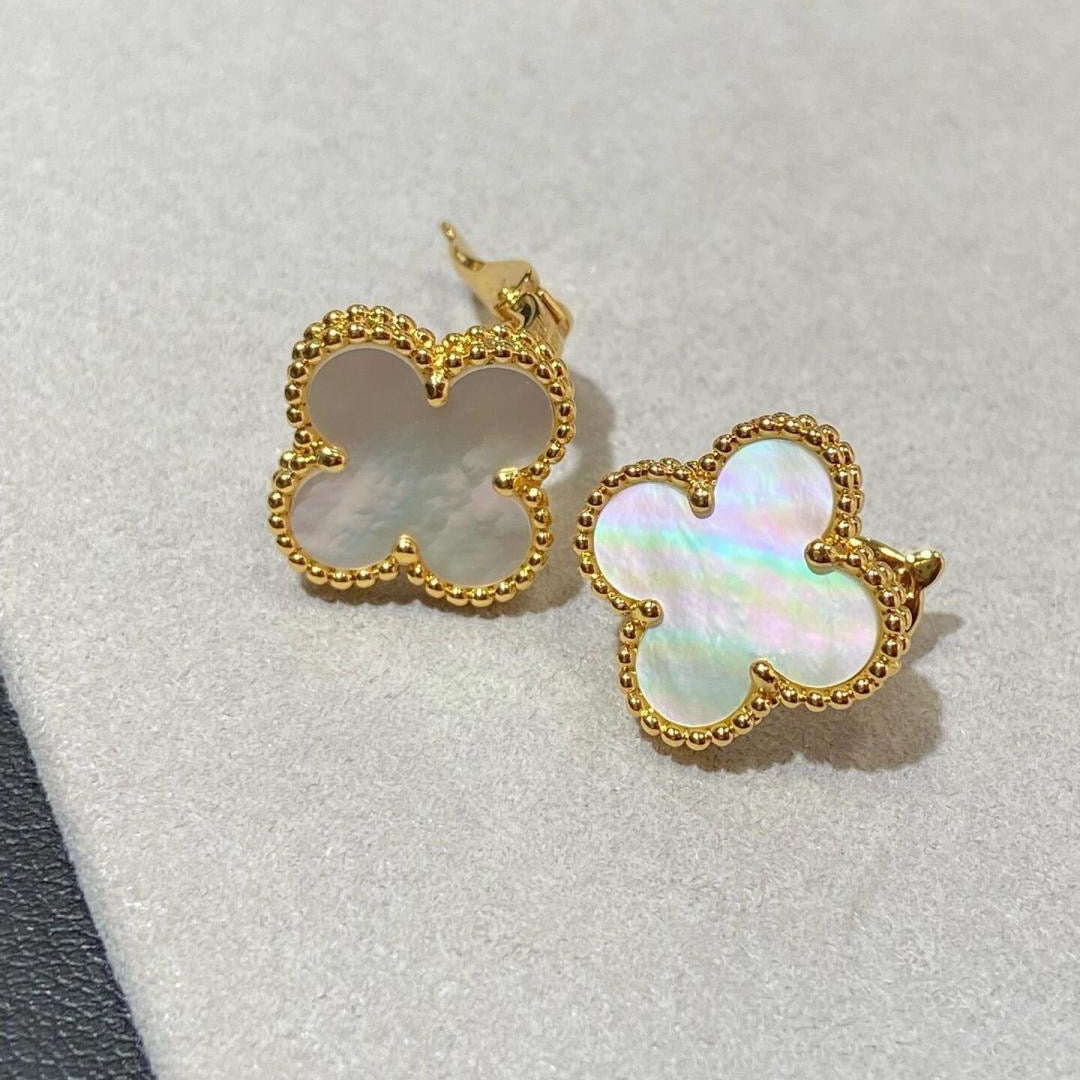 [Cyra]  CLOVER LARGE (20mm) 1 MOTIFS WHITE MOP STUD EARRINGS