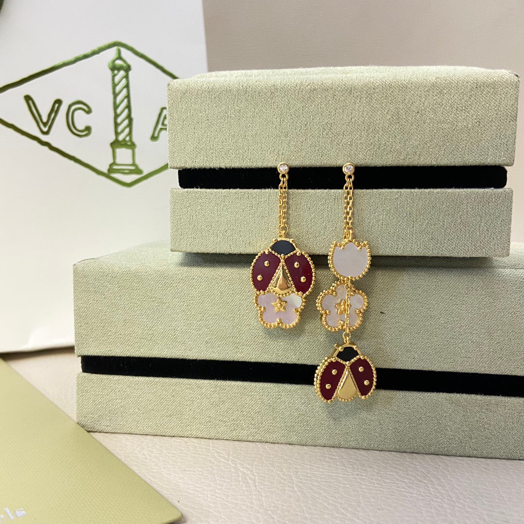 [Cyra]  LUCKY LADYBUG WHITE MOP EARRINGS