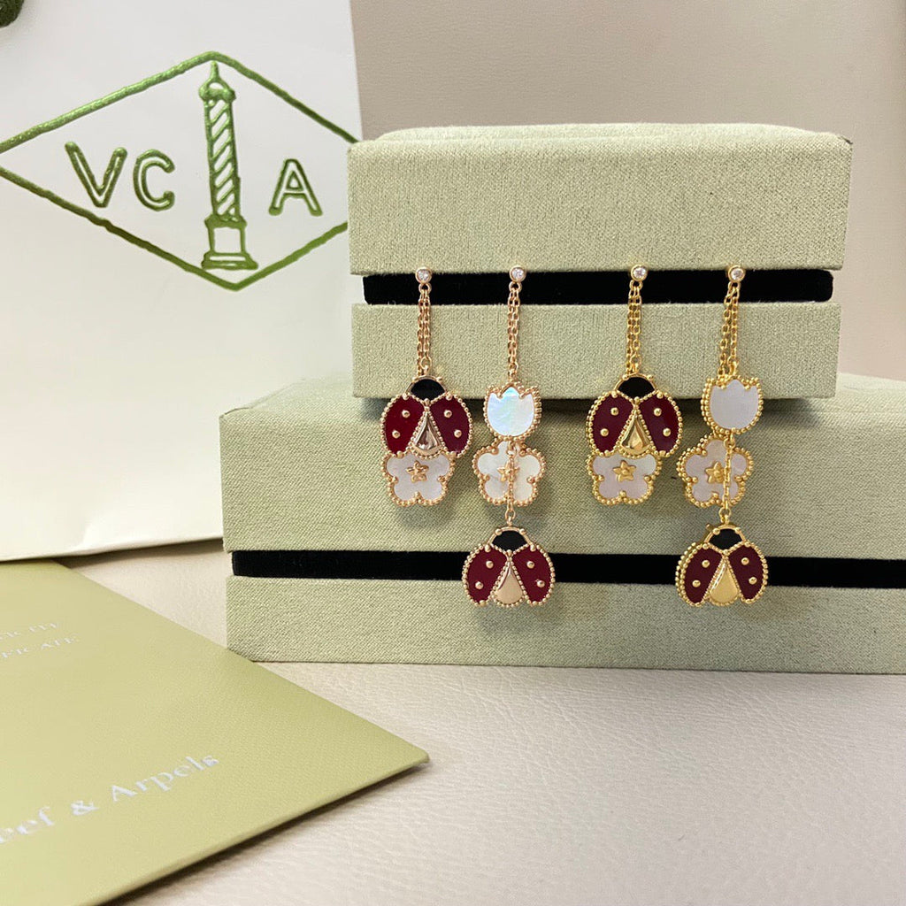 [Cyra]  LUCKY LADYBUG WHITE MOP EARRINGS