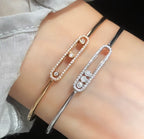 {
"Cyra": "Cyra",
"Move Pavé Diamond Bangle Bracelet M": "Move Pavé Diamant-Armreif M"
}