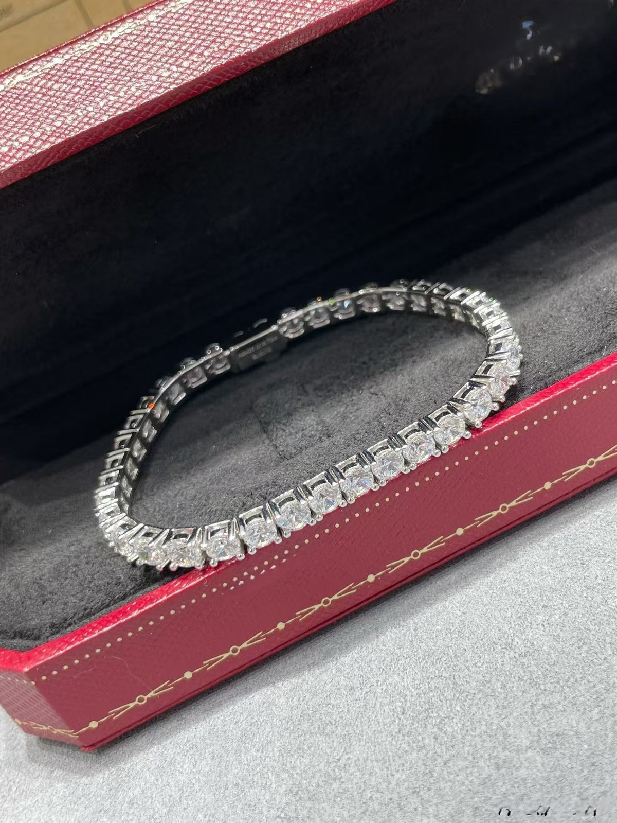 [Cyra] TENNIS BRACELET WITH FULL DIAMOND SETTING
