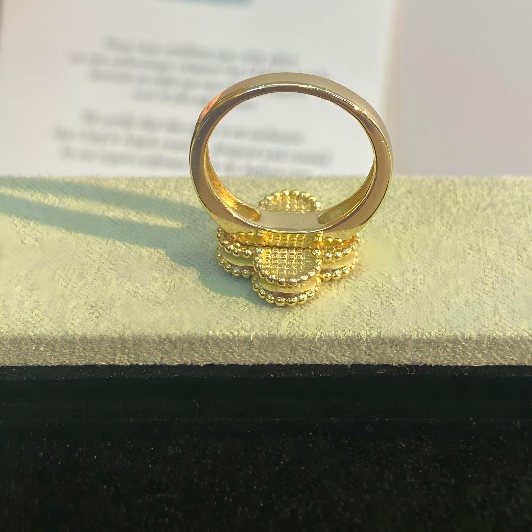 [Cyra] NEW CLOVER PINK ENAMEL RINGS