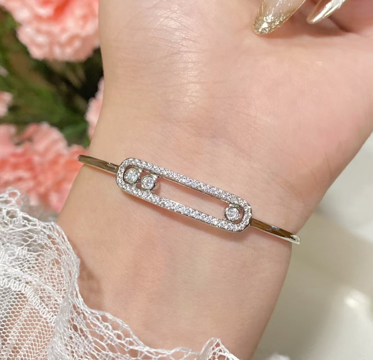 [Cyra] Move Pavé Diamond Bangle Bracelet M