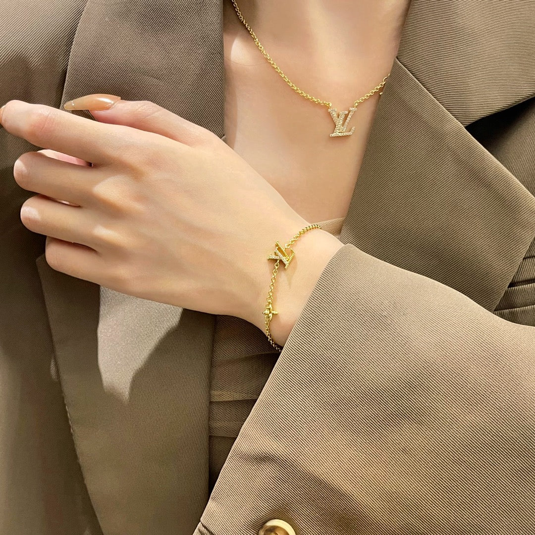 [Cyra]  LOGO STAR MOTIF GOLD BRACELET