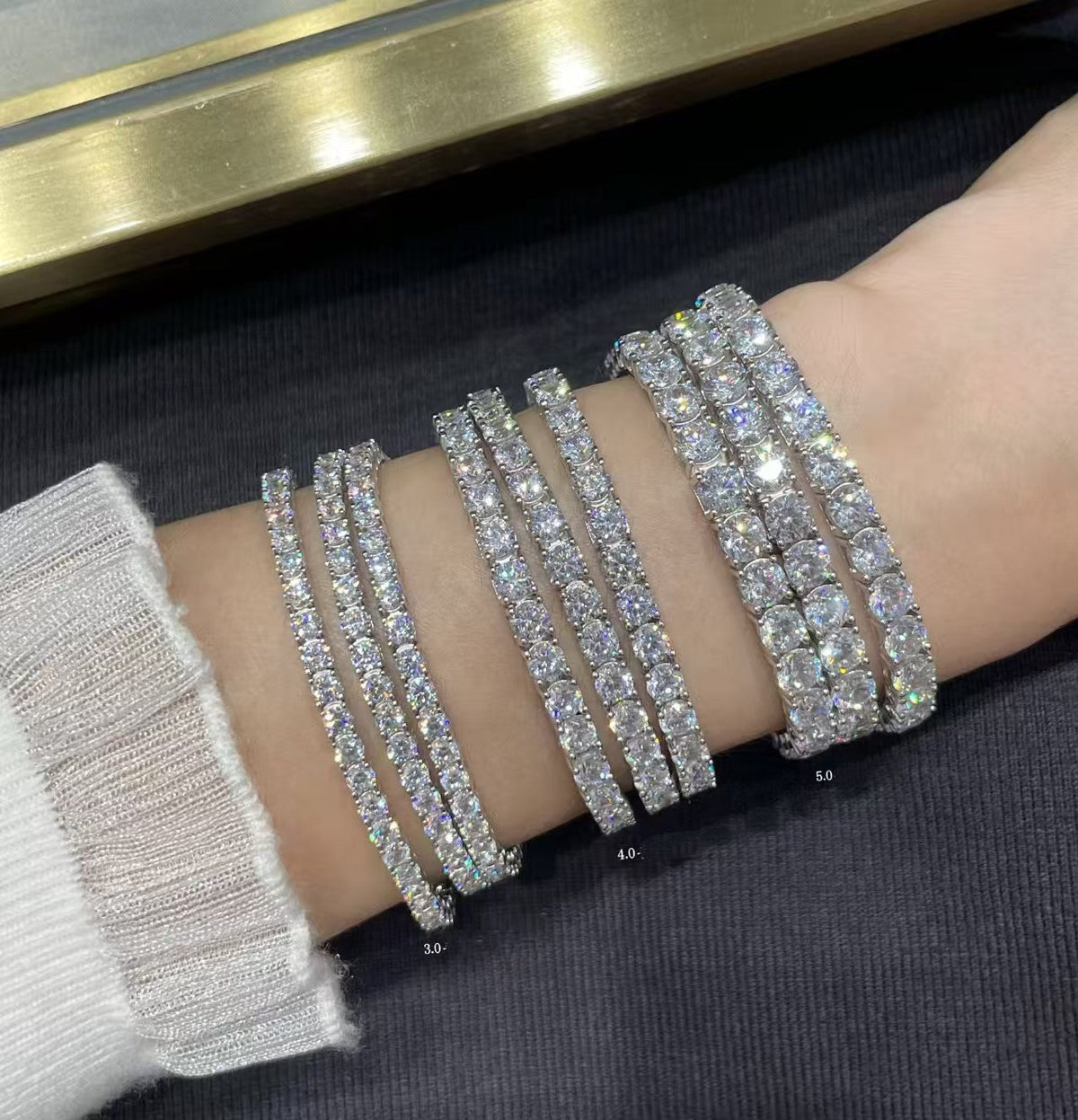 [Cyra] TENNIS BRACELET WITH FULL DIAMOND SETTING
