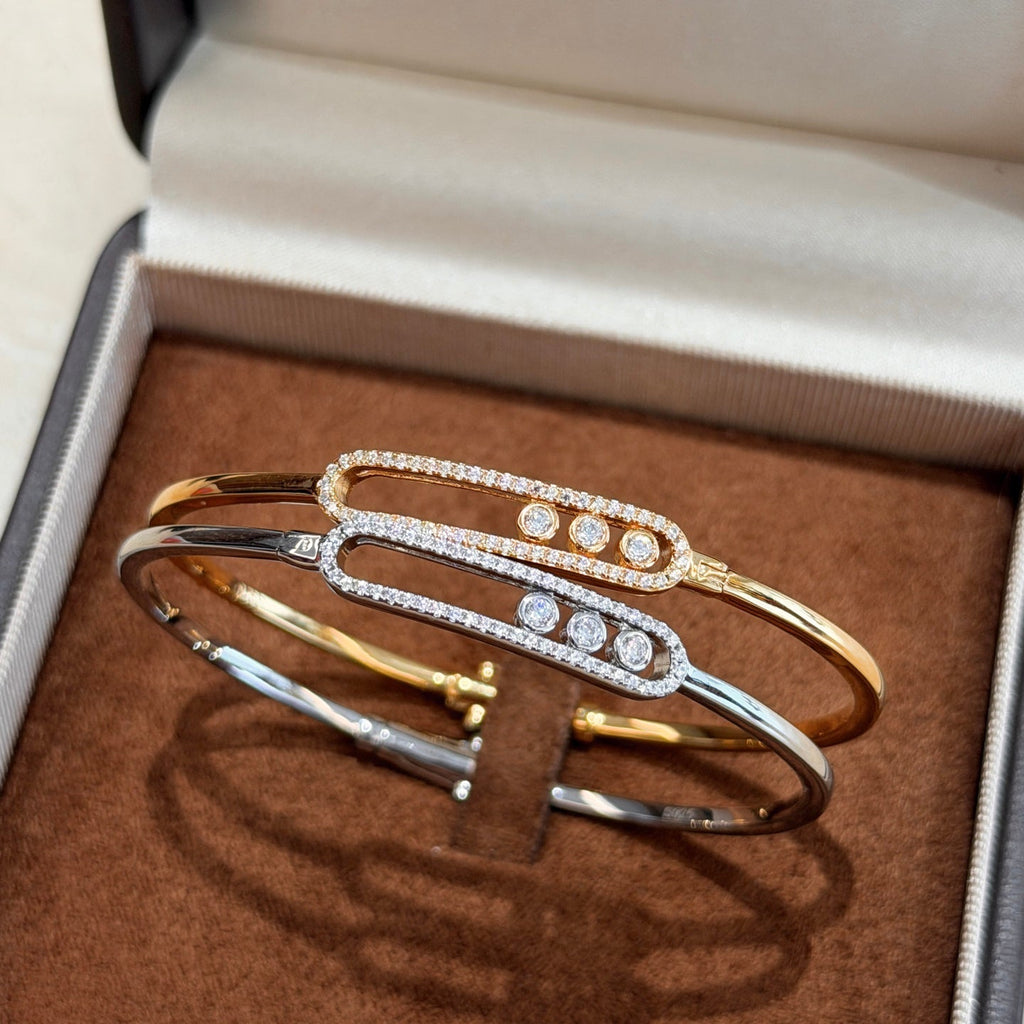 {
"Cyra": "Cyra",
"Move Pavé Diamond Bangle Bracelet M": "Move Pavé Diamant-Armreif M"
}