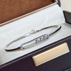 {
"Cyra": "Cyra",
"Move Pavé Diamond Bangle Bracelet M": "Move Pavé Diamant-Armreif M"
}