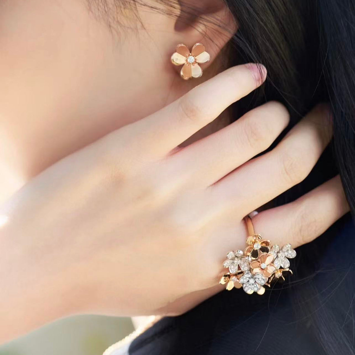 [Cyra]  FRIVOLE MINI FLOWER EARRINGS